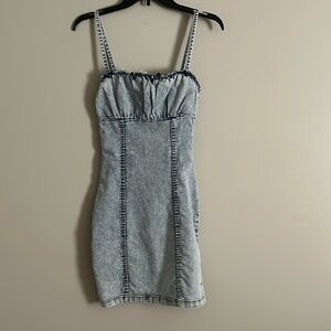 DIVIDED SHORT DISTRESSED JEAN DRESS